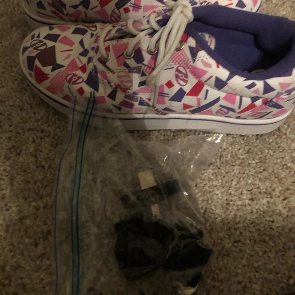 NEW HEELYS SHOES - Picture 6 of 6